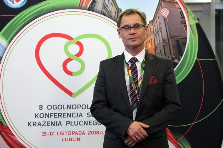 Dr n. med. Piotr Błaszczak pracuje na oddziale kardiologii w...