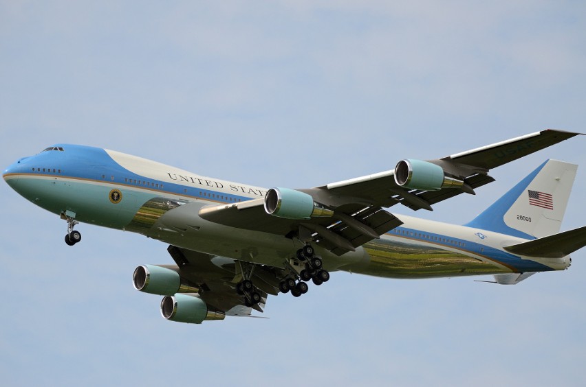 Air Force One z prezydentem USA Joe Bidenem na pokładzie...