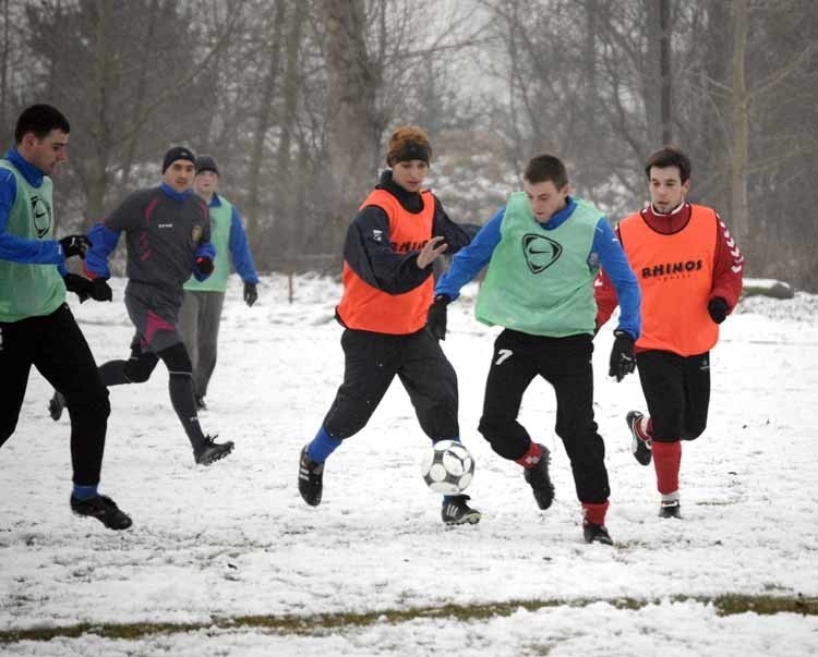 W środowym meczu sparingowym rozegranym na zaśniezonym...