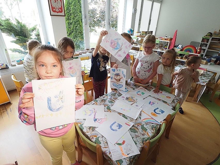 Kartka zamiast bukietu kwiatów - projektowały dzieci z przedszkola Uniwersytetu Łódzkiego 