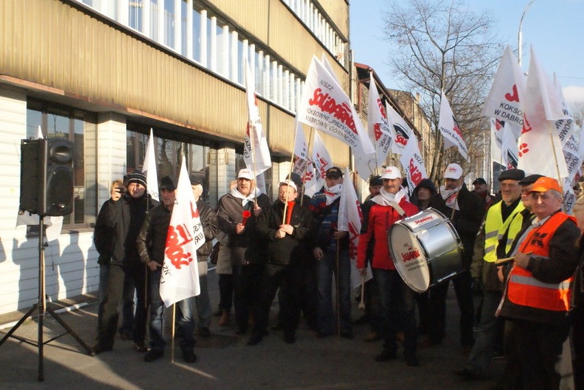 Pikieta przed Hutą Bankową w Dąbrowie Górniczej