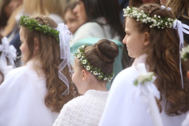 ZOBACZ TEŻ: Życzenia na komunię. Pomysły na krótkie życzenia komunijne [PIĘKNE ŻYCZENIA NA KOMUNIĘ]