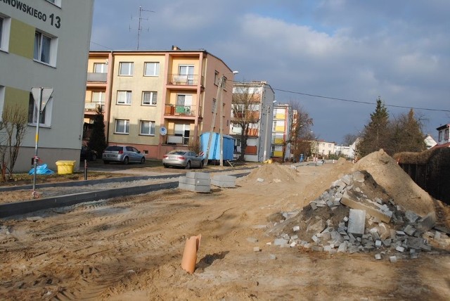 Niedawno na Konopnickiej na koszt gminy wymieniono instalacje i położono nową nawierzchnię