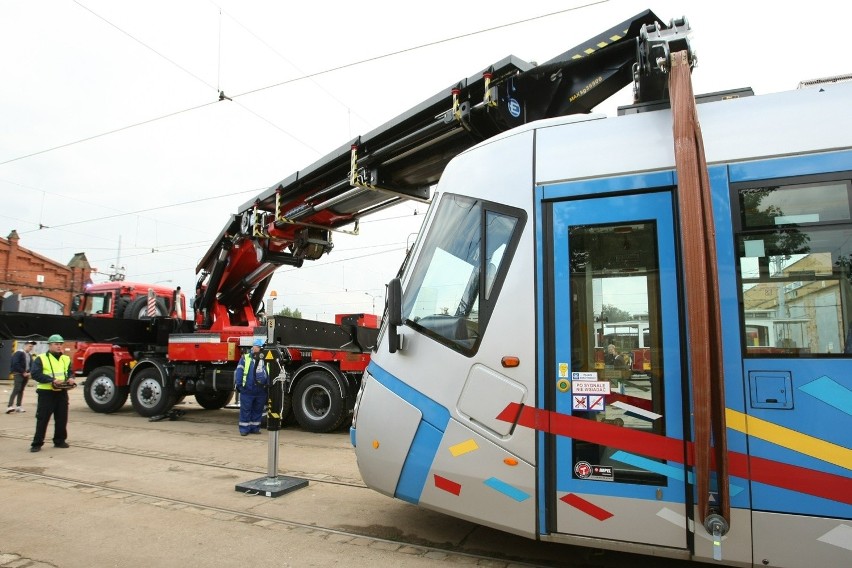 Nowy dźwig MPK jest sprawny, ale nie jeździ do wypadków,...