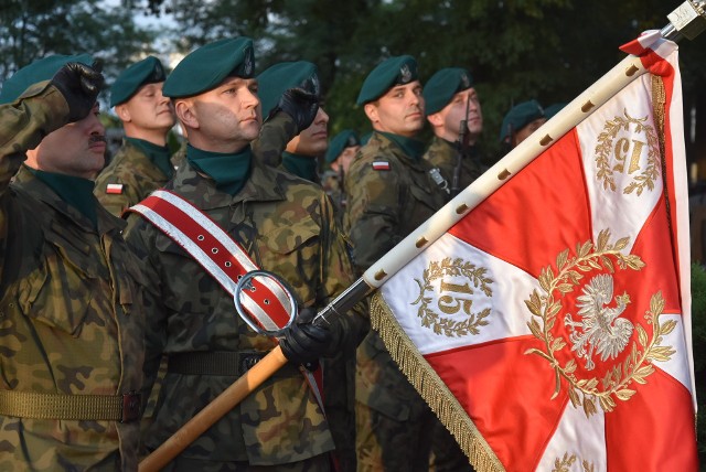 1 września. Uroczystości przy grobie 160 polskich żołnierzy w Sieradzu-Męce