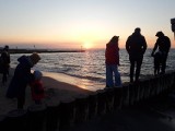 Pierwszy zachód słońca w majówkowy weekend w Kołobrzegu. Wszyscy robili zdjęcia