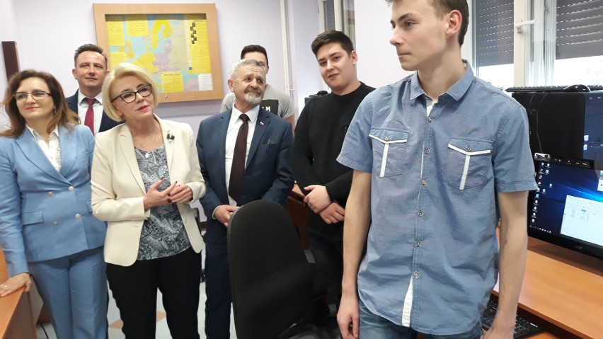 Wiceminister edukacji Marzena Machałek z wizytą w Zespole...