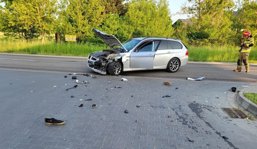 Groźny wypadek z udziałem motocyklisty w Jastrzębi. Kierowca jednośladu ranny po tym, jak samochód zajechał mu drogę