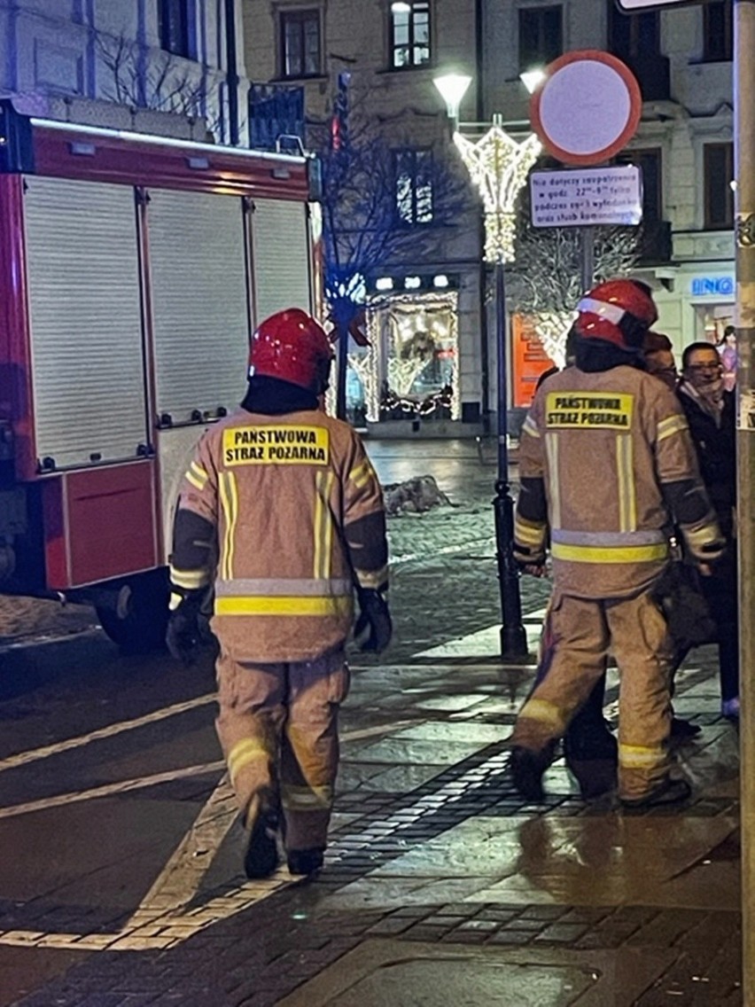 Lublin. Straż pożarna i pogotowie gazowe na Krakowskim Przedmieściu. Wiemy, co było przyczyną (ZDJĘCIA)