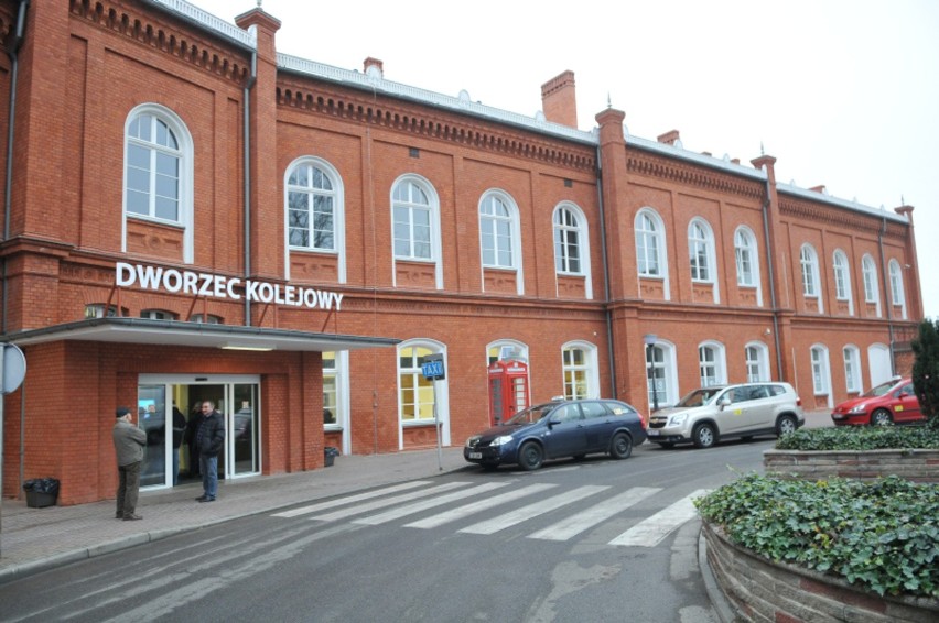 Otwarcie wyremontowanego dworca PKP w Kostrzynie.
