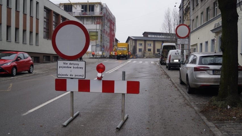 Gliwice: Ulica Zabrska w remoncie. Są drogowe utrudnienia i autobusowe zmiany