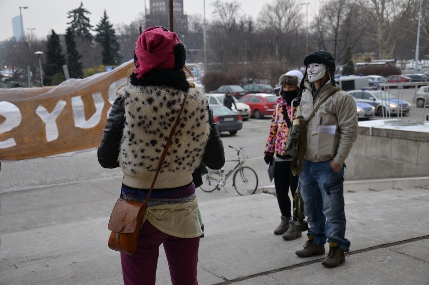 Manifestowali przeciwko GMO i rozpylaniu chemicznych chmur (ZDJĘCIA)