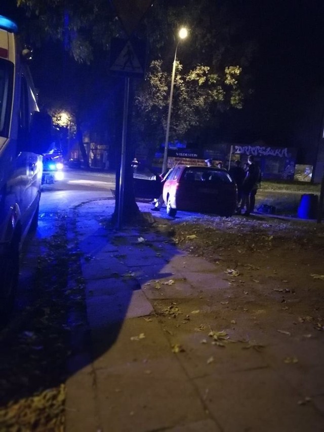 Wypadek na Lutomierskiej w Łodzi. Dwie osoby ranne w zderzeniu na skrzyżowaniu z ulicą Piwną