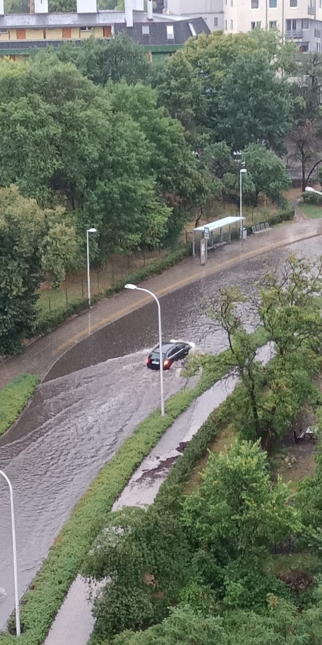 Ulewa we Wrocławiu. Miasto zalane