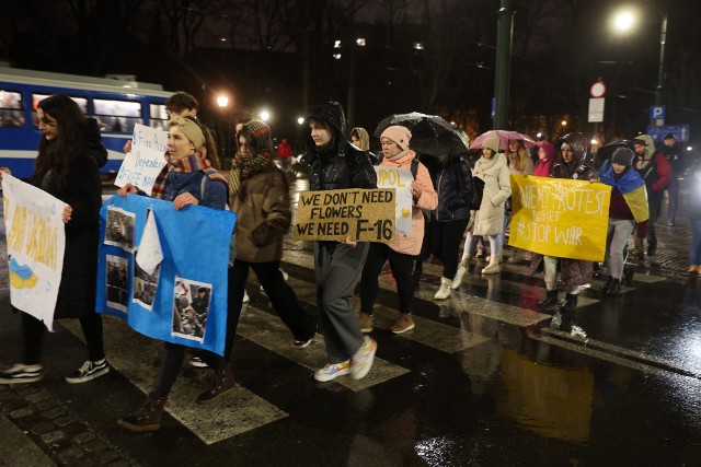 Niemy protest przeciwko wojnie na Ukrainie w Krakowie