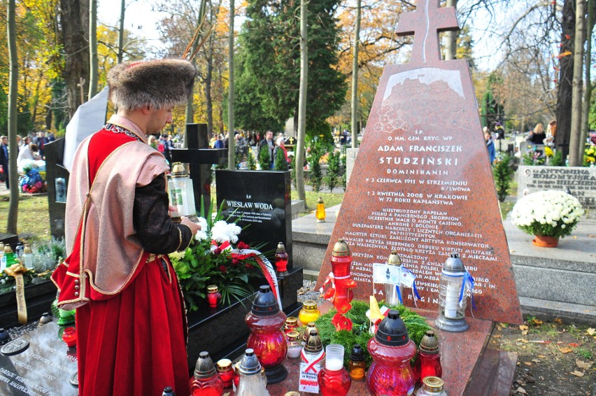 Wszystkich Świętych 2018 w Krakowie. Znane osobowości...