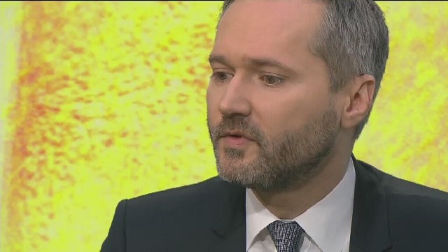 Jarosław Wałęsa pytany o domniemaną agenturalną przeszłość jego ojca odpowiada, że można wierzyć słowom jego ojca lub Czesława Kiszczaka i nie ma półprawdy.