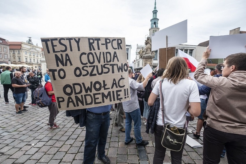 - Cała ta pandemia to jest coś nadmuchanego, coś co...