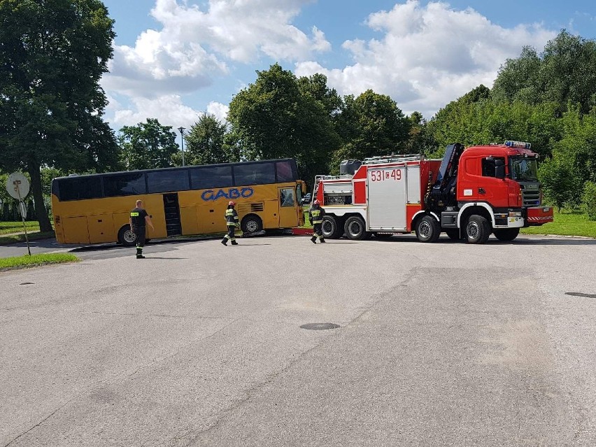 91 dzieci i 10 opiekunów podróżowało autokarami...