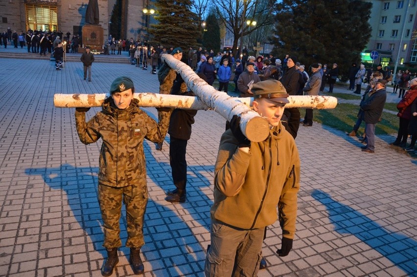 Tysiąc wiernych uczestniczyło w Miejskiej Drodze Krzyżowej w Stalowej Woli