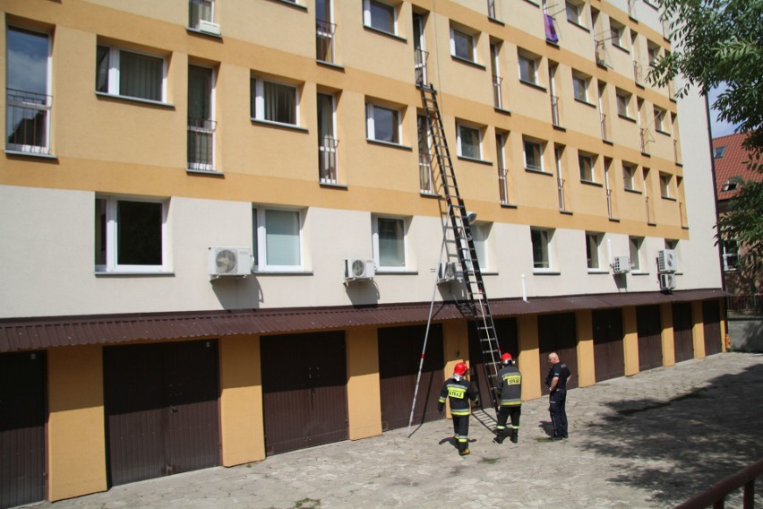 Tarnobrzeg. W lokalu znaleziono zwłoki mężczyzny w stanie daleko posuniętego rozkładu (ZDJĘCIA)