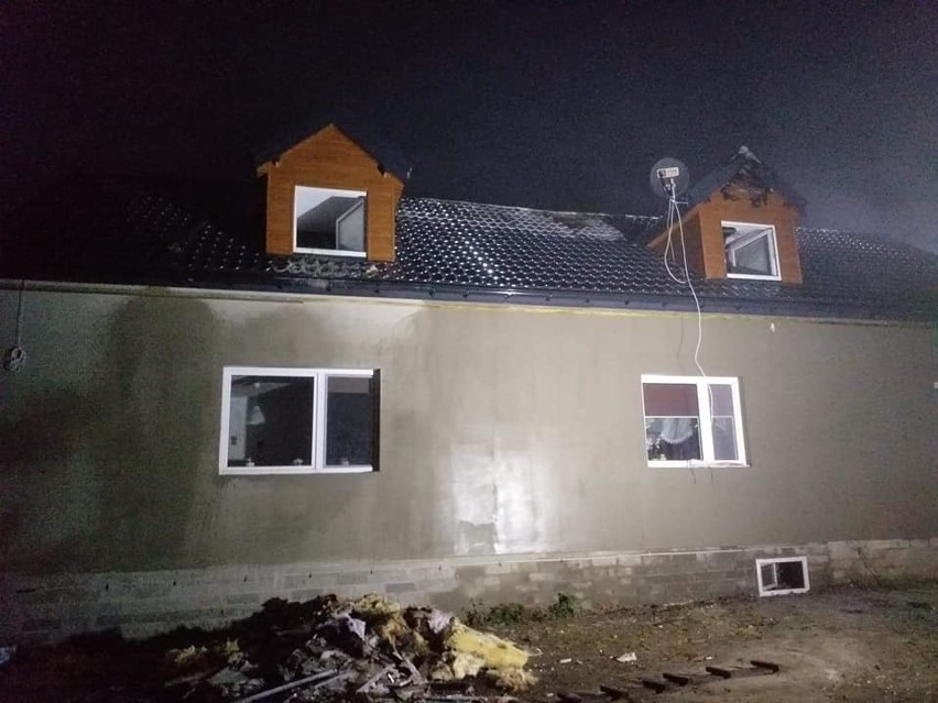 Pożar domu w Przewozie Tarnowskim koło Magnuszewa. 200 tysięcy złotych strat. Rodzina straciła dach nad głową