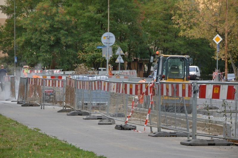 Wrocław: Przy Szybowcowej zabrali mieszkańcom parking. Budują postój taksówek i skwer (ZDJĘCIA) 