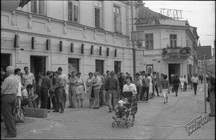 Biuro podróży Orbis na Krakowskim Przedmieściu w Lublinie (1987 r.)
