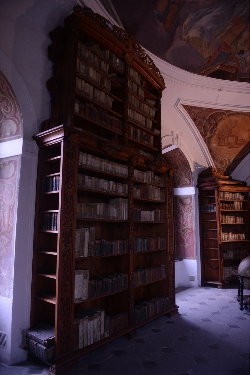 Słynna biblioteka opactwa augustiańskiego to jedno z...