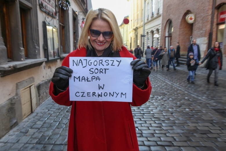 Marsz w obronie demokracji. Zobacz transparenty z Krakowa [ZDJĘCIA]