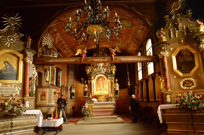 Widok na ołtarz główny Sanktuarium pw. św. Walentego w...