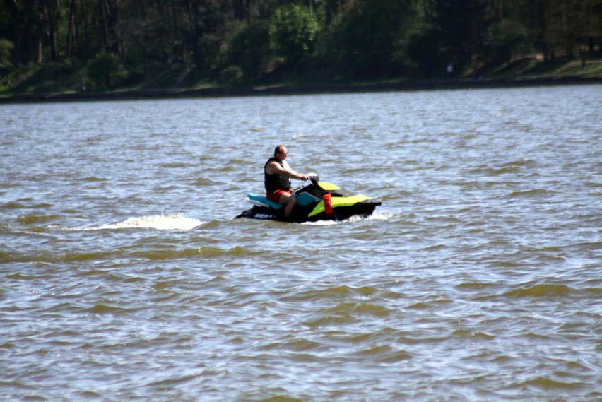 Rower, grillowanie a może opalanie? Lublinianie spędzają weekend nad Zalewem Zemborzyckim (ZDJĘCIA)