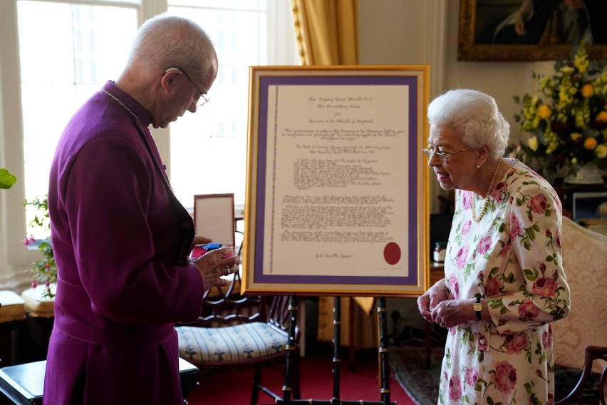 Arcybiskup Canterbury został przyjęty przez Elżbietę II...