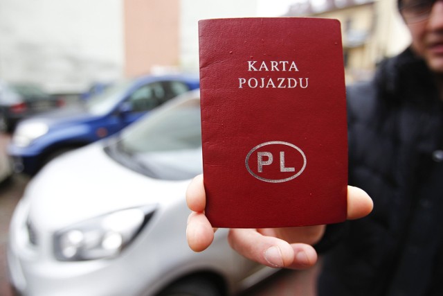 Karta pojazdu to dokument wydawany dla każdego auta rejestrowanego w Polsce po 1 lipca 1999 roku. Zawiera m.in. informacje o właścicielach samochodu, a także wszelkich zmianach w pojeździe, np. montażu instalacji gazowej.