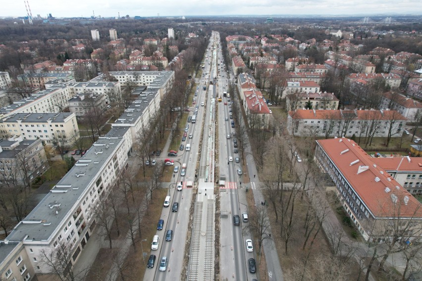 Kraków. Kładą nowe tory tramwajowe na al. Jana Pawła II i ul. Ptaszyckiego [ZDJĘCIA]