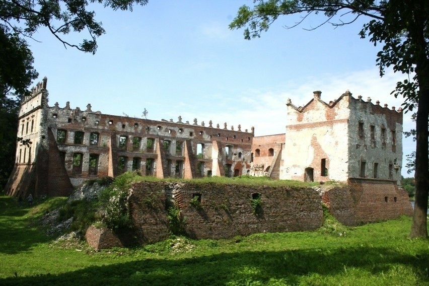 Ruiny zamku w Krupem to jedna z ciekawszych atrakcji w...