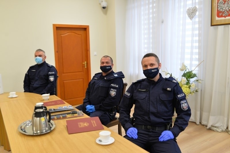 W Połańcu doceniono policjantów, którzy pomogli w ewakuacji podczas pożaru (ZDJĘCIA)
