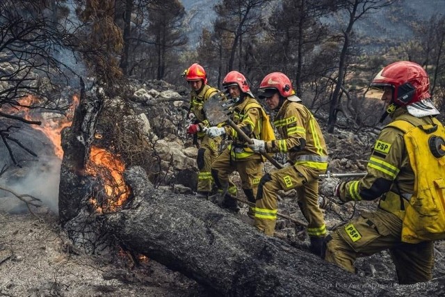 Polscy strażacy gaszą pożary w Grecji