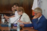 Sesja absolutoryjna Rady Powiatu Opatowskiego. Oglądaj transmisję na żywo