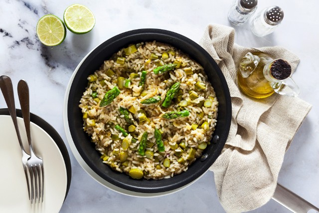 Jednym z rodzajów risotta jest danie przygotowane ze szparagami i cukinią.