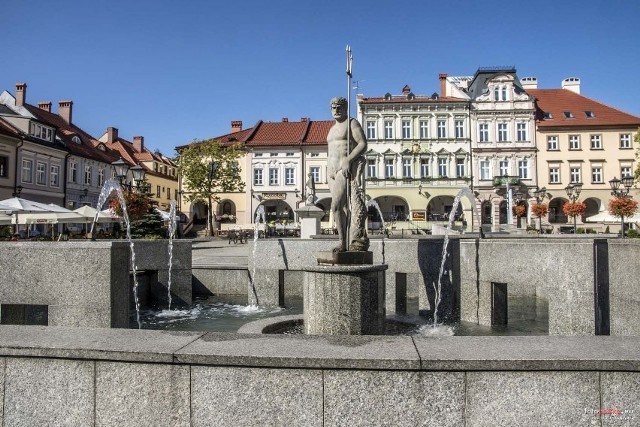 Bielsko-Biała - pogoda na środę 19 lipca. Zachmurzenie umiarkowane, przelotny deszcz. Temperatura minimalna - 16 stopni Celsjusza, maksymalna 26 stopni. Wiatr słaby (13 km/h), ciśnienie 1011 hPa. Wilgotność powietrza: 80%