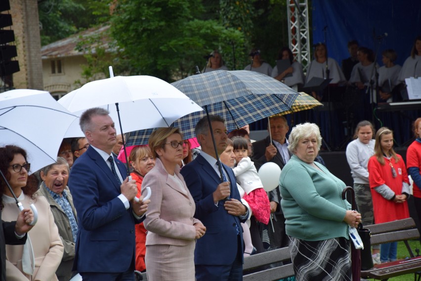 Uroczystości 50-lecia Koronacji Figury Matki Boskiej Leśniowskiej [ZDJĘCIA]