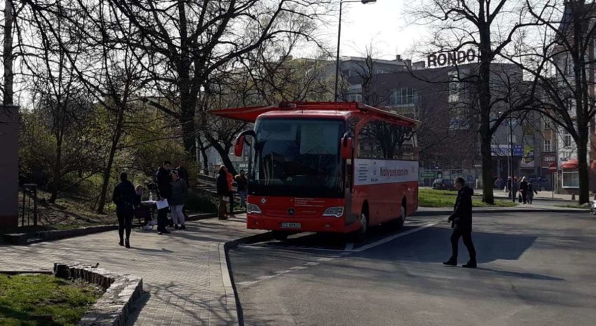 Pobór krwi odbywa się w Mobilnym Punkcie Poboru Krwi na...