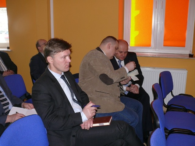 Władze Radomia będą raczej upierać się przy swoim projekcie; na zdjęciu reprezentacja miasta na spotkaniu z samorządowcami z regionu (od lewej): Waldemar Trelka, Sebastian Murawski i Andrzej Kosztowniak.