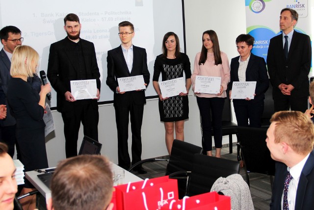 Na zdjęciu zwycięska drużyna z Politechniki Świętokrzyskiej podczas uroczystego ogłoszenia wyników w centrum konferencyjnym Golden Floor w Warszawie.