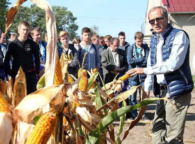 Dzień Kukurydzy w Centrum Kształcenia Rolniczego w Starym Brześciu. Na zdjęciu: Robert Oliwa, dyrektor działu nasion firmy "Chemirol".