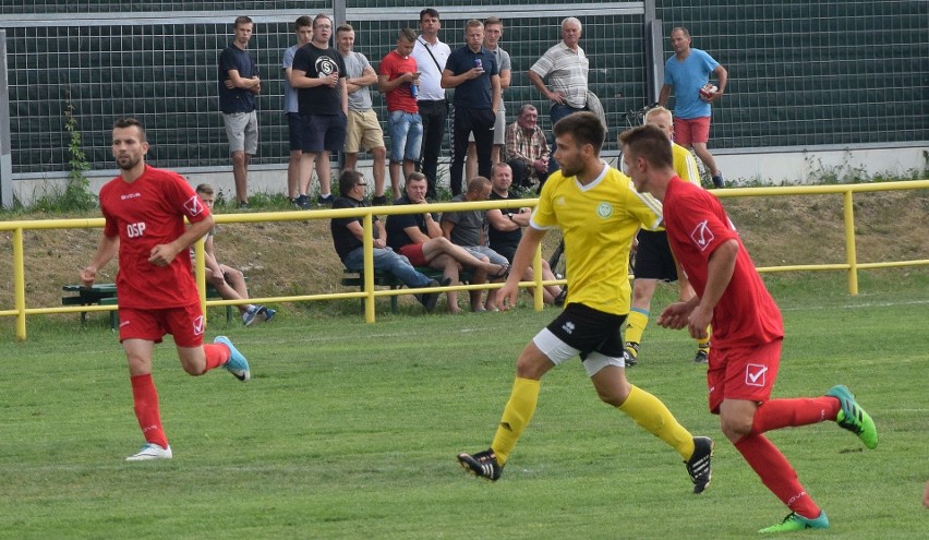 Grzegorz Wolder (pierwszy z lewej) strzelił gola dla Topspin...