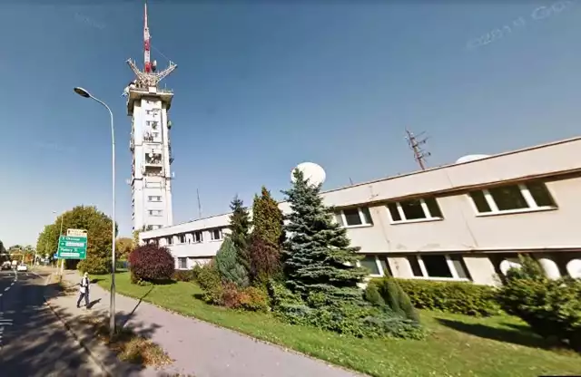 Wieża radiowo-telewizyjna w Bytkowie liczy 110 metrów wysokościZobacz kolejne zdjęcia. Przesuwaj zdjęcia w prawo - naciśnij strzałkę lub przycisk NASTĘPNE