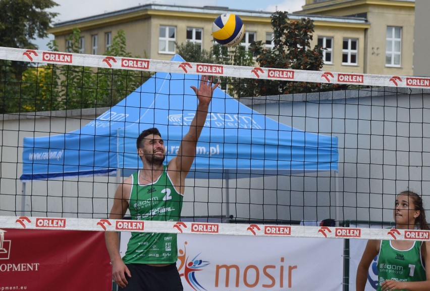 Na początek BeachBall Radom 2018 rozegrano turniej mixtów, w...