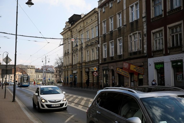 Remont na Limanowskiego to kolejne utrudnienie dla pasażerów komunikacji miejskiej w Krakowie. Największym jest obecnie remont torowiska na Mogilskiej.